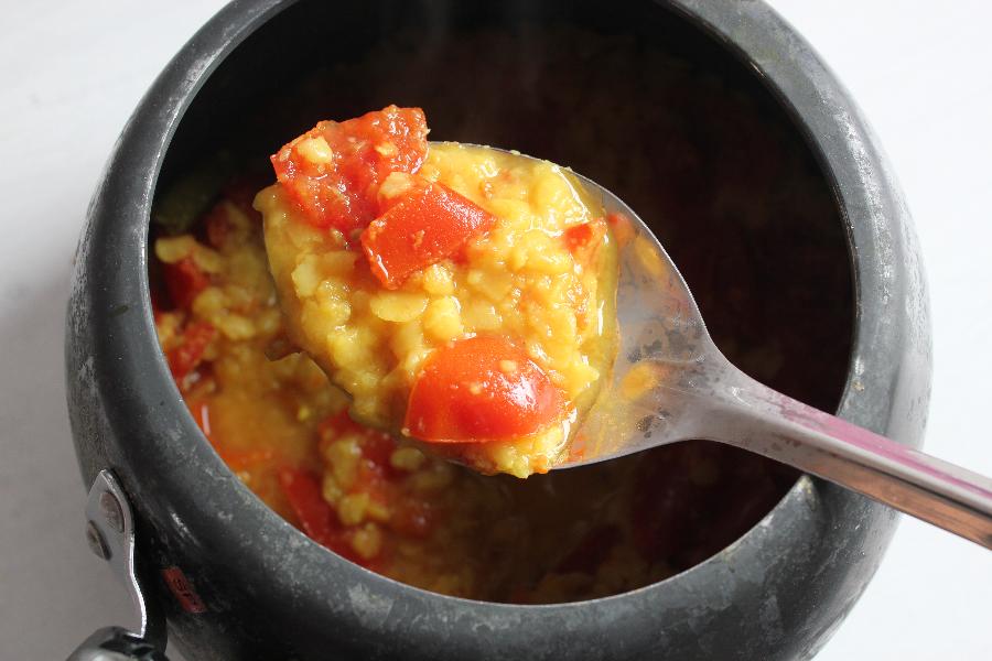 pressure cooked dal and tomatoes for making tomato pappu