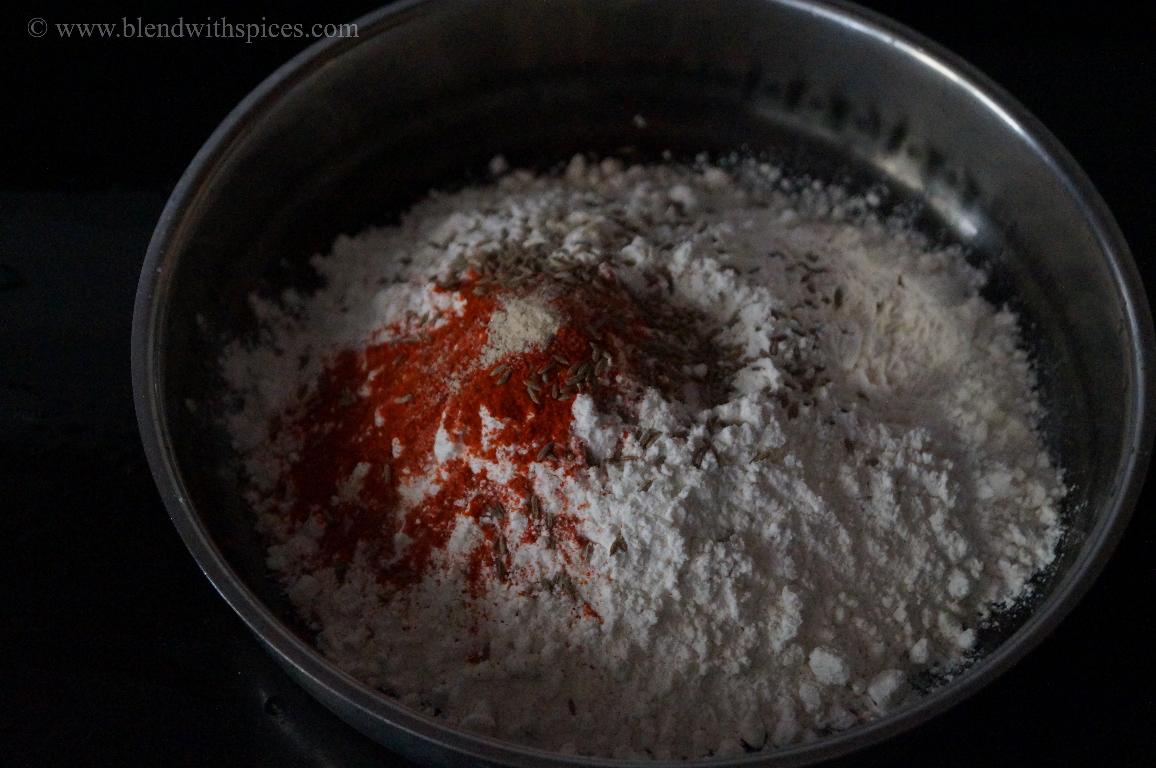 rice flour and spices are combining together 