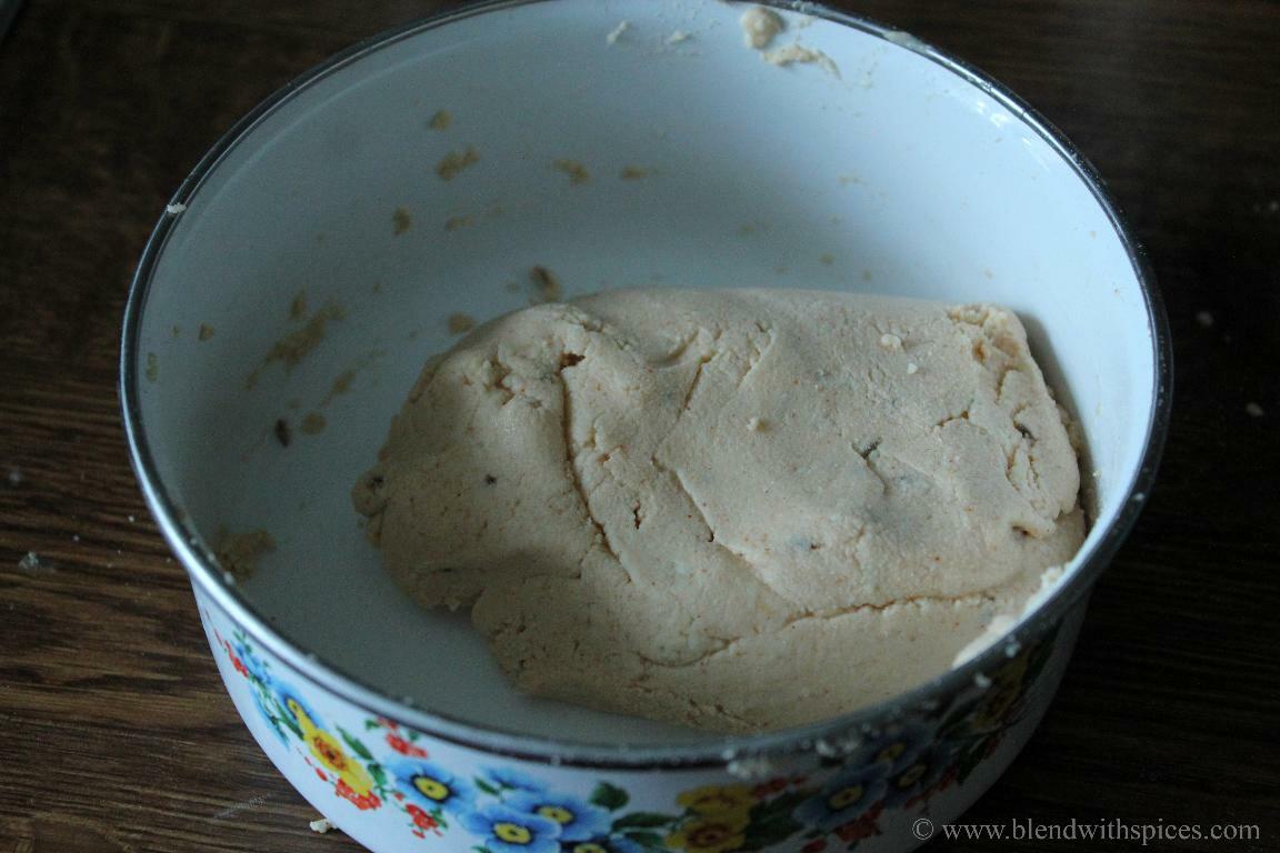 pottukadalai murukku dough mixed in a bowl.
