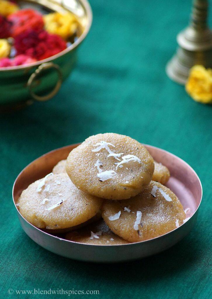 rava kudumulu, sweet rava kudumulu, rava kudumulu for vinakaya chaturthi, kudumulu andhra