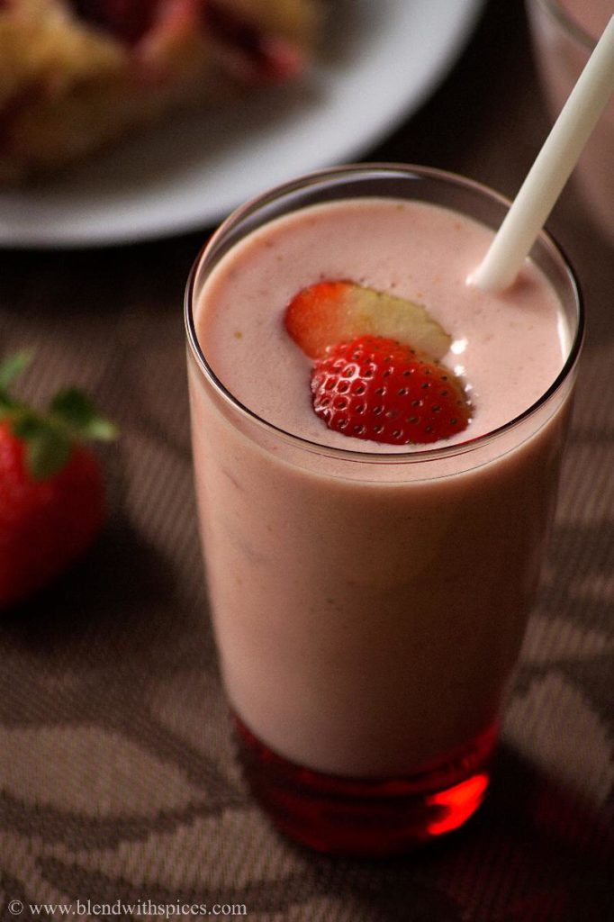 how to prepare strawberry milkshake recipe, easy strawberry recipes | blendwithspices.com