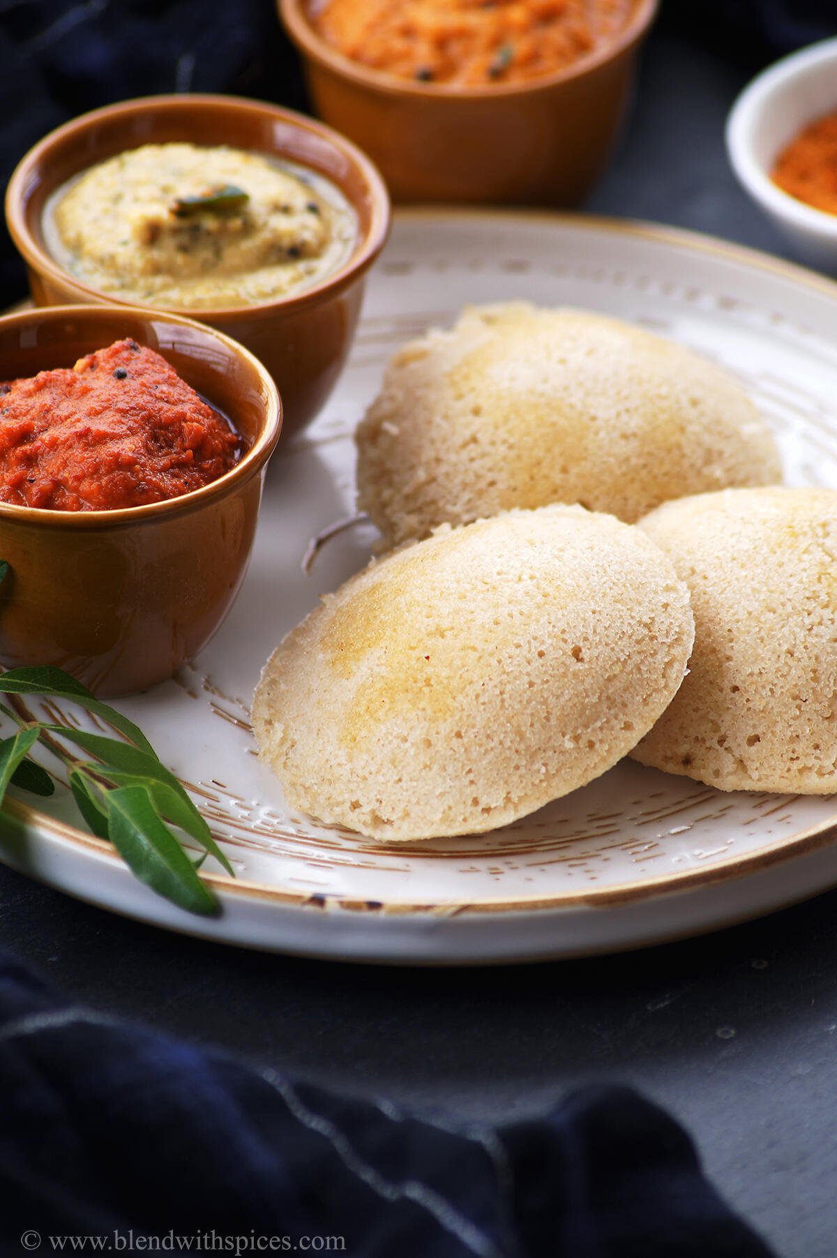 three soft instant oats idli served along with south indian chutneys